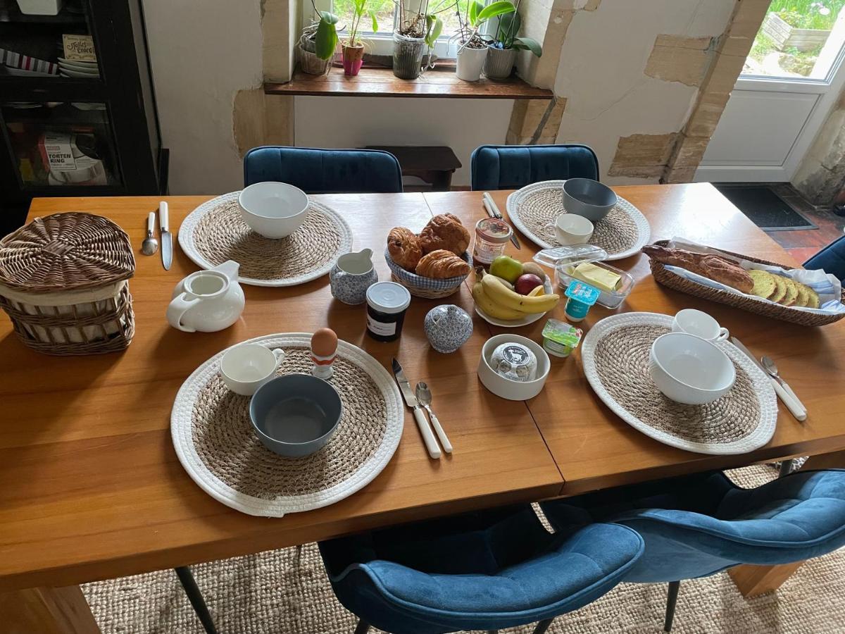 Bed and Breakfast Le Doux Refuge Esquay-sur-Seulles Екстер'єр фото
